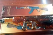 Tạm giữ hàng trăm chai rượu hình thù quái dị