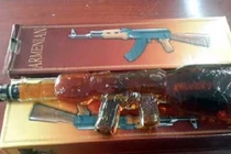 Tạm giữ hàng trăm chai rượu hình thù quái dị