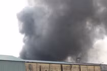 Cháy lớn tại công ty sản xuất chăn đệm Thường Tín