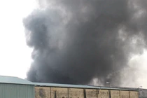 Cháy lớn tại công ty sản xuất chăn đệm Thường Tín