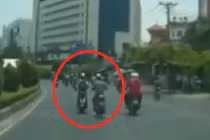 Cướp đồ trắng trợn giữa phố Sài Gòn