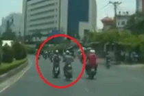 Cướp đồ trắng trợn giữa phố Sài Gòn