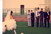 Phì cười với hình ảnh nổi loạn trong ngày cưới