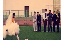 Phì cười với hình ảnh nổi loạn trong ngày cưới