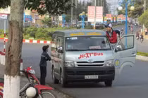 Xe dù lại lộng hành những ngày giáp Tết