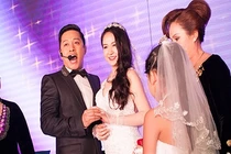 Tuấn Hưng hát tặng vợ trong lễ cưới