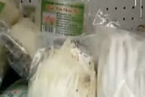 “Hành trình” của nấm không rõ nguồn gốc đến siêu thị