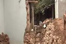 Hàng loạt ngôi nhà ở Hà Nội sụt lún bất thường