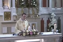 Linh mục khoe giọng hát thiên thần trong đám cưới