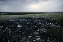 Giây phút tử thần khi máy bay MH17 lao xuống đất
