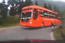 Xe Sao Việt từng suýt gây tai nạn thảm khốc vì lái ẩu