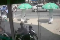 Đạo chích lừa bảo vệ, trộm xe SH chưa đầy 1 phút