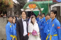 Ảnh cưới đậm chất “ngành” gây sốt