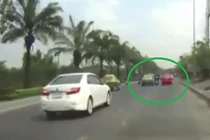 Chuyển hướng gây tai nạn rồi bỏ chạy