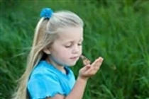 Hành trình bé gái sơ sinh trở thành thiếu nữ xinh đẹp