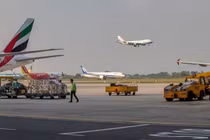 Ớn lạnh những vụ máy bay suýt va vào nhau trên đường băng