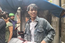 Chàng shipper lao vào biển lửa cứu người vụ cháy chung cư mini