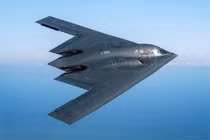 Xem “siêu bóng ma” B-2 của Mỹ vẫy cánh như chim trên bầu trời