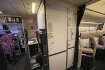 Bên trong phòng ngủ bí mật của phi công và tiếp viên trên máy bay