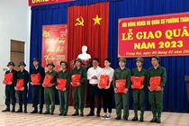 Vẻ đẹp trong trẻo của nữ sinh Đồng Nai lên đường nhập ngũ