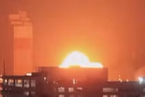 Bầu trời Kiev sáng rực sau màn không kích dữ dội của Nga