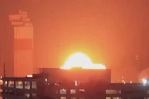 Bầu trời Kiev sáng rực sau màn không kích dữ dội của Nga