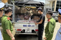 Phát hiện 1 tấn thực phẩm bẩn chuẩn bị đưa vào khu công nghiệp