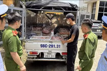 Phát hiện 1 tấn thực phẩm bẩn chuẩn bị đưa vào khu công nghiệp