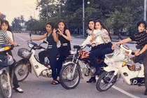 Trầm trồ với hội “con nhà giàu” thập niên 80-90 “lên đồ cực chất”