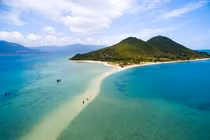 Ngắm những con đường đi bộ xuyên biển độc đáo nhất nhì Việt Nam