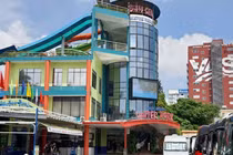 Quan viên hai họ “hỗn chiến”, cô dâu chú rể hoảng loạn bỏ chạy