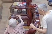 Cụ ông xin vợ cho sang uống nước chè cùng “thằng cu” 70 tuổi