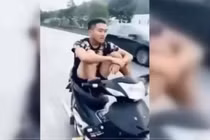 Thanh niên “làm xiếc” với xe máy trên quốc lộ và cái kết “đắng”