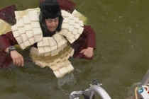 Kinh ngạc khả năng cản đao kiếm của áo giáp giấy TQ cổ đại