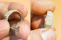 Chuyên gia hốt hoảng thấy đồng hồ “xuyên không” trong mộ cổ 400 tuổi