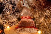 Khám phá khách sạn sâu nhất hành tinh, nằm ở độ sâu hơn 400 mét