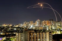 Xung đột leo thang, Israel kích hoạt hệ thống Vòm Sắt chặn rocket