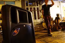 Hát karaoke gây ồn ào, bị hàng xóm đánh tràn dịch màng phổi