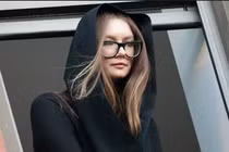 Cuộc sống của “tiểu thư lừa đảo” nổi tiếng toàn cầu sau khi ra tù