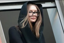 Cuộc sống của “tiểu thư lừa đảo” nổi tiếng toàn cầu sau khi ra tù