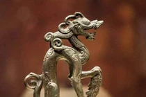 Bức tượng hú hét hàng đêm và sự thật chẳng ngờ phía sau