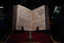 Bí ẩn “cuốn sách chết chóc”, ai đọc cũng... phát điên