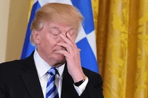 Chứng khoán Việt Nam đỏ lửa khi nhận tin Tổng thống Trump dính COVID-19