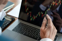 Chứng khoán năm Canh Tý: Cổ phiếu nào là 'công thần' vực dậy thị trường?