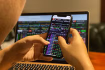 Ngân hàng 'lên tiếng' kéo VN-Index tăng 20 điểm phiên 24/12