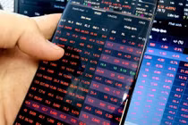 VN-Index đỏ lửa phiên đầu tuần