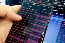 VN-Index đỏ lửa phiên đầu tuần
