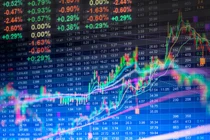 Nhóm chứng khoán bứt phá phiên cuối tuần, VN-Index tăng hơn 3 điểm