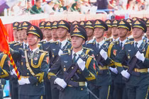 Người dân TP.HCM chào đón quân đội Trung Quốc, Lào, Campuchia tham gia diễu binh