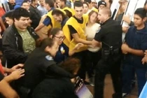 Đánh nhau để mua hàng giá rẻ